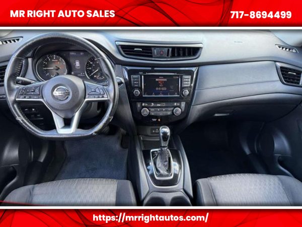 2018 Nissan Rogue FWD SV - Image 7