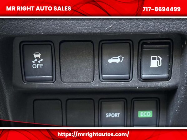 2018 Nissan Rogue FWD SV - Image 11