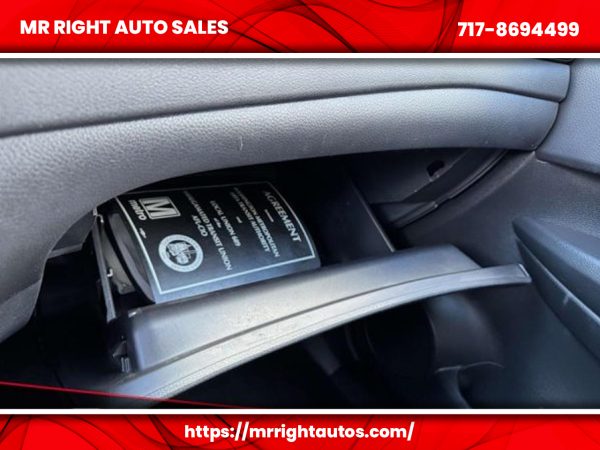 2018 Nissan Rogue FWD SV - Image 14