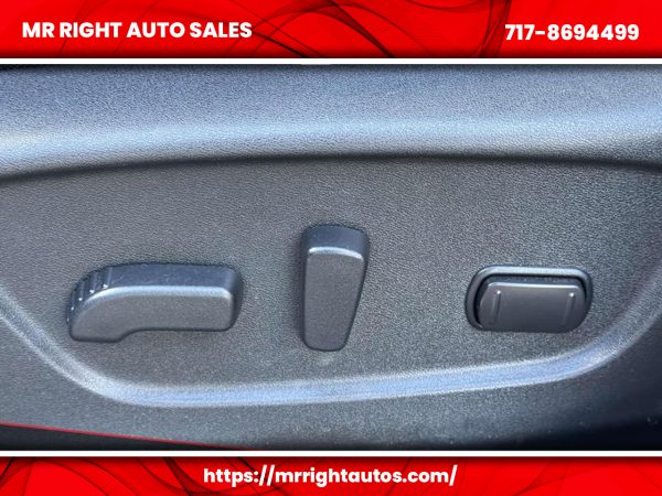 2018 Nissan Rogue FWD SV - Image 15