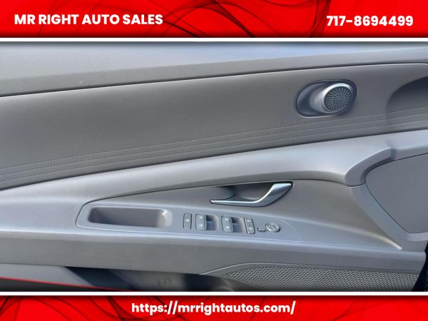 2023 Hyundai Elantra SEL IVT - Image 18