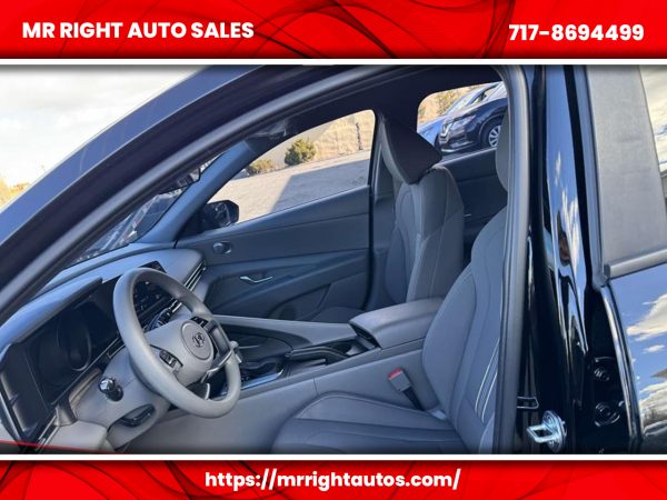 2023 Hyundai Elantra SEL IVT - Image 19