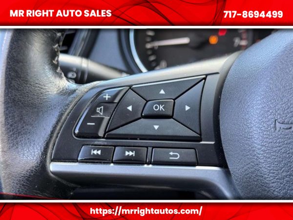 2018 Nissan Rogue FWD SV - Image 17