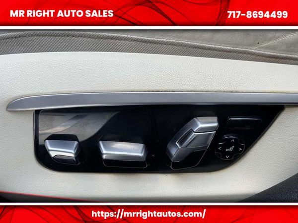 2016 BMW 7 Series 4dr Sdn 740i RWD - Image 23