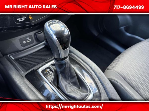 2018 Nissan Rogue FWD SV - Image 26