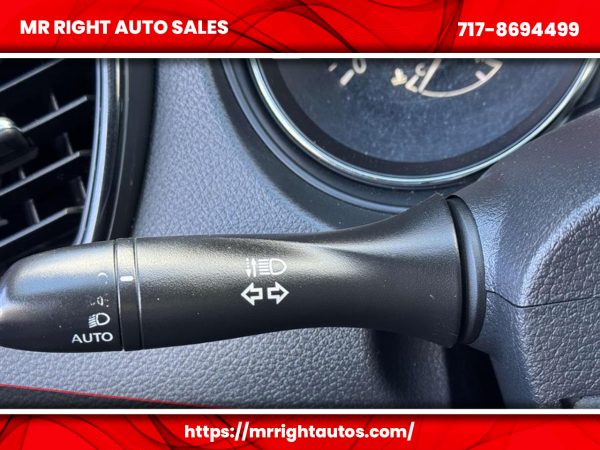 2018 Nissan Rogue FWD SV - Image 27