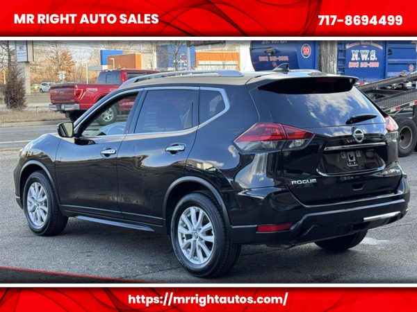 2018 Nissan Rogue FWD SV - Image 31