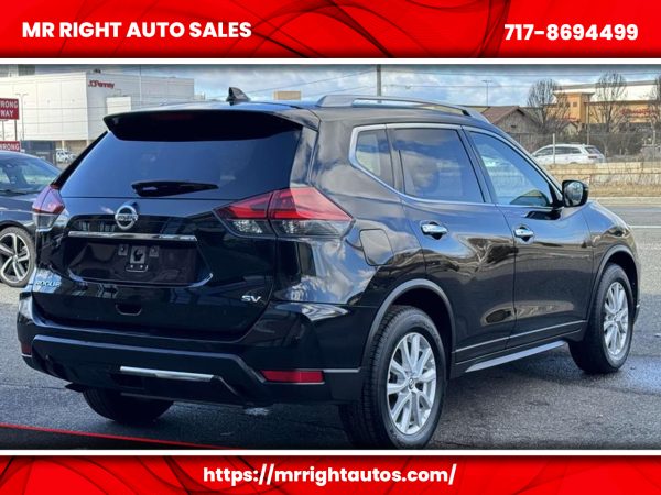 2018 Nissan Rogue FWD SV - Image 2