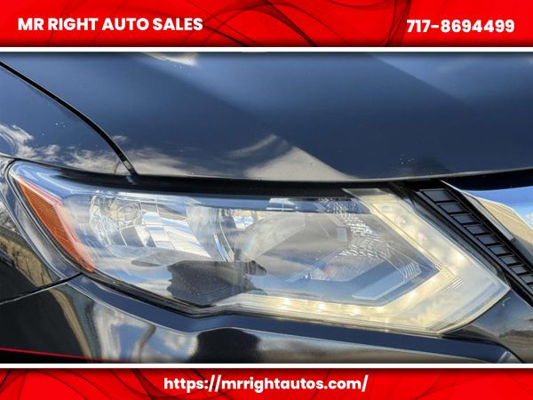 2018 Nissan Rogue FWD SV - Image 3