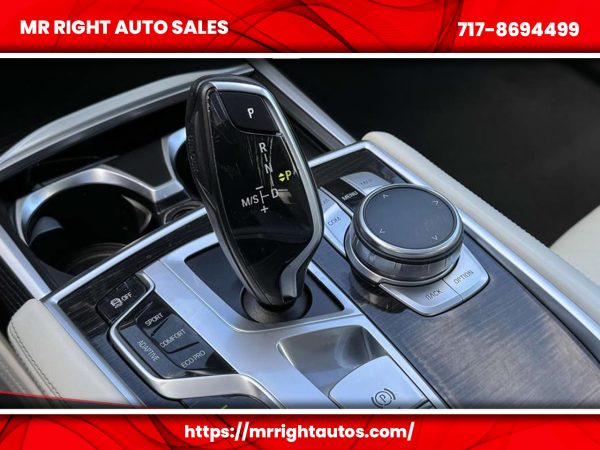 2016 BMW 7 Series 4dr Sdn 740i RWD - Image 10