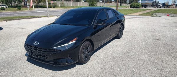 2023 Hyundai Elantra - Image 7
