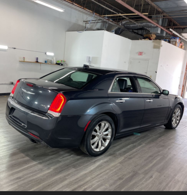 2016 Chrysler - Image 4